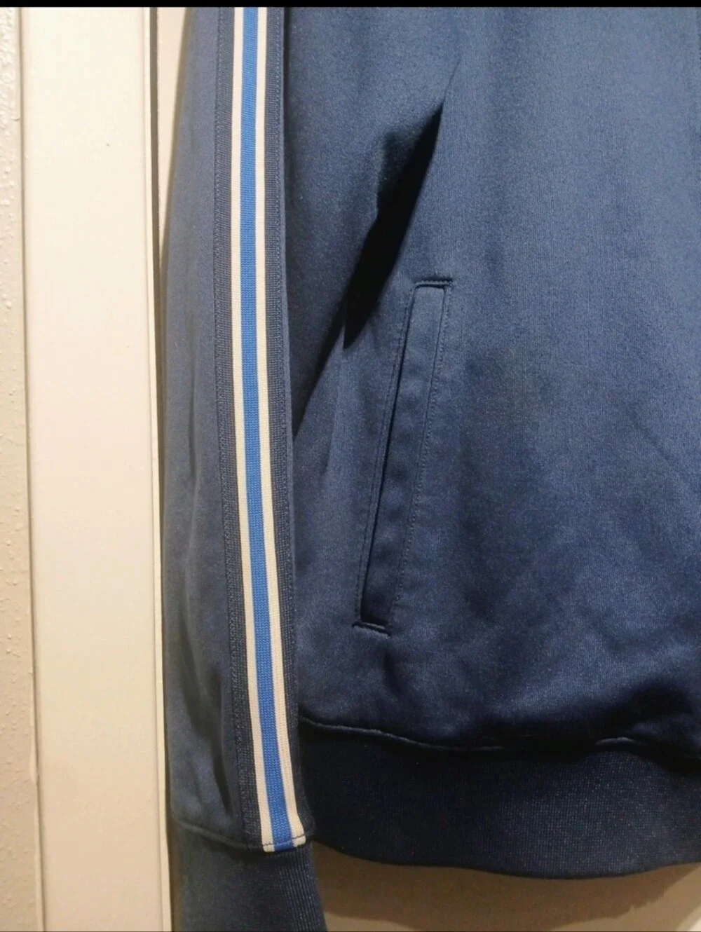 Men AE Jacket - Picture 4 of 6